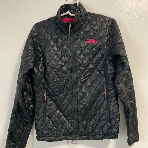 The North Face Jackets & Blazers - The North Face Women’s Quilted Insulated Jacket Black Pink Logo Size S